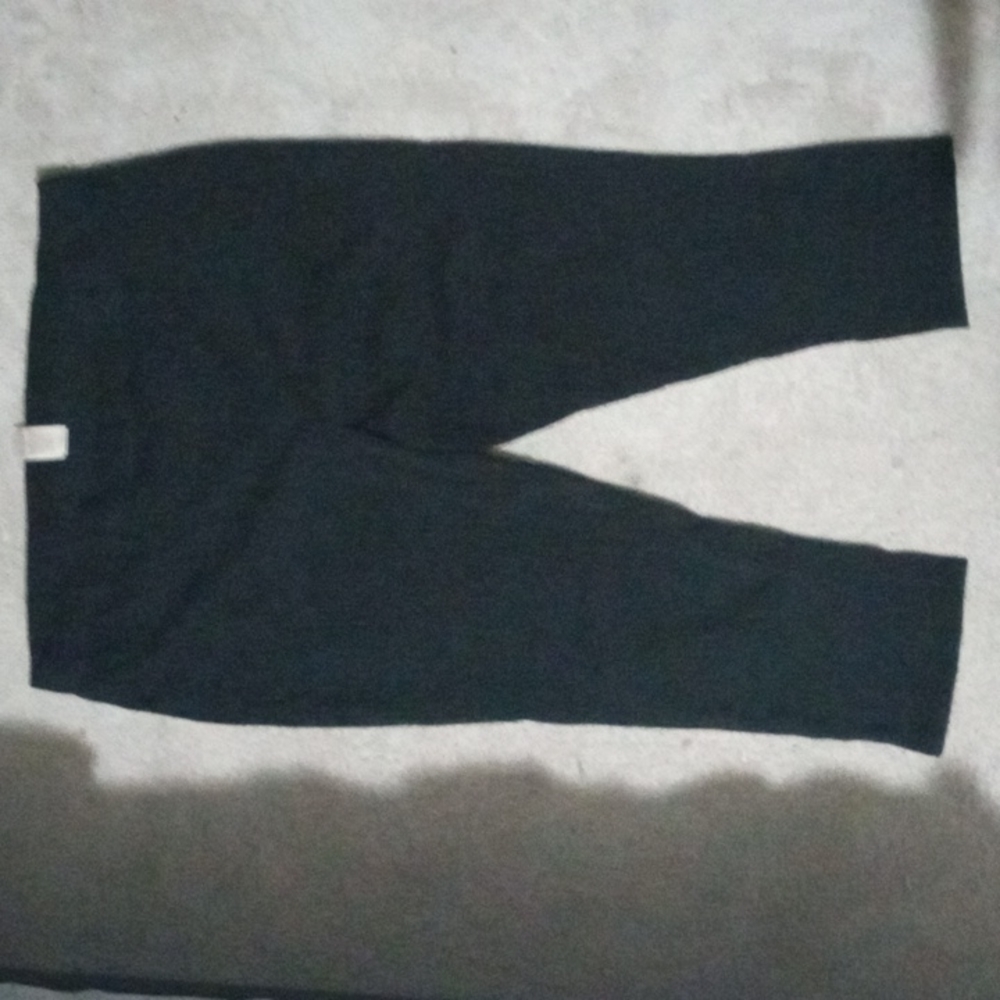 Black capris